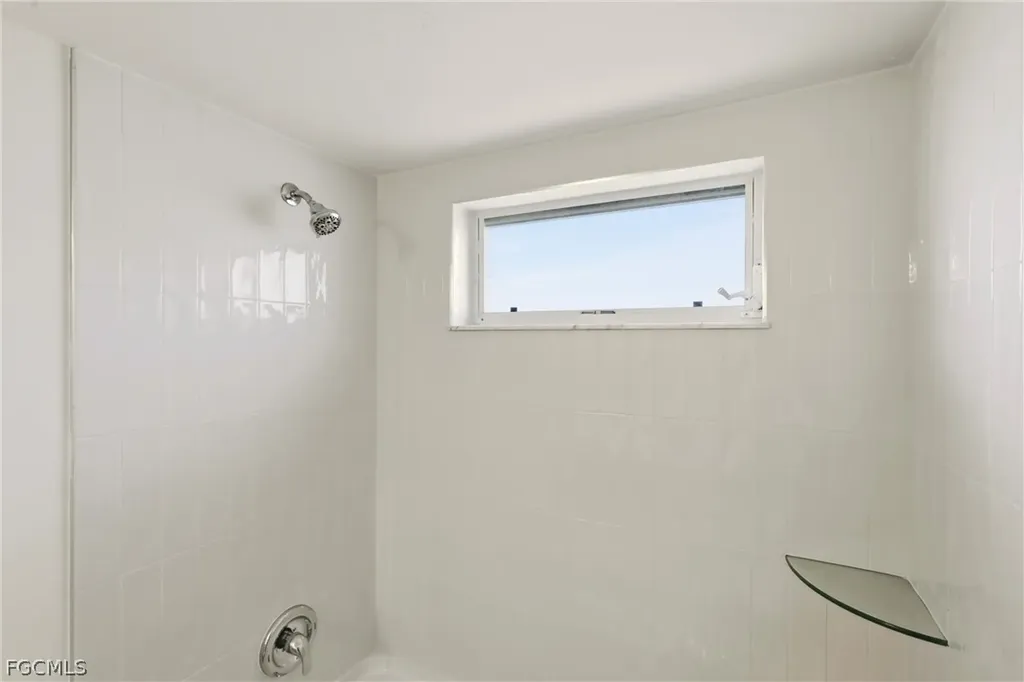 410 SE 7th Street Cape Coral FL 33990