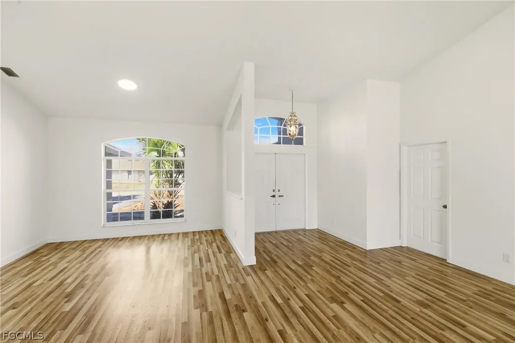 410 SE 7th Street Cape Coral FL 33990