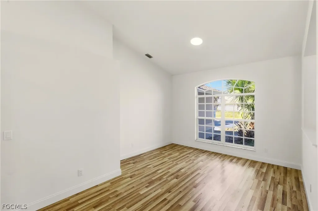 410 SE 7th Street Cape Coral FL 33990