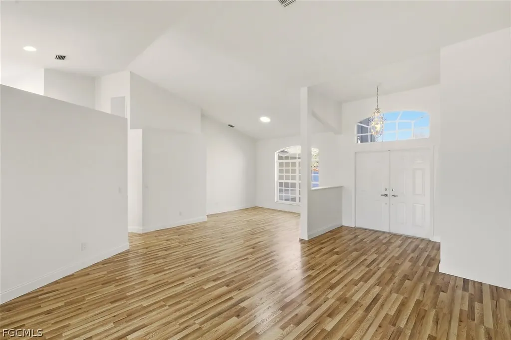 410 SE 7th Street Cape Coral FL 33990