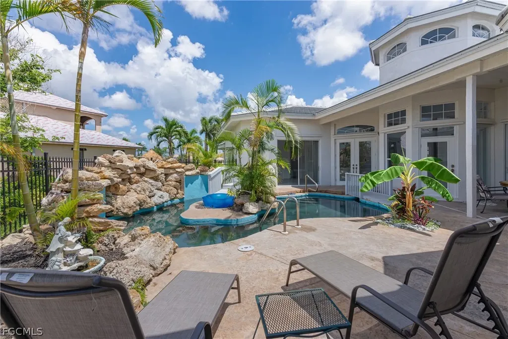 2417 Cape Coral Parkway W Cape Coral FL 33914