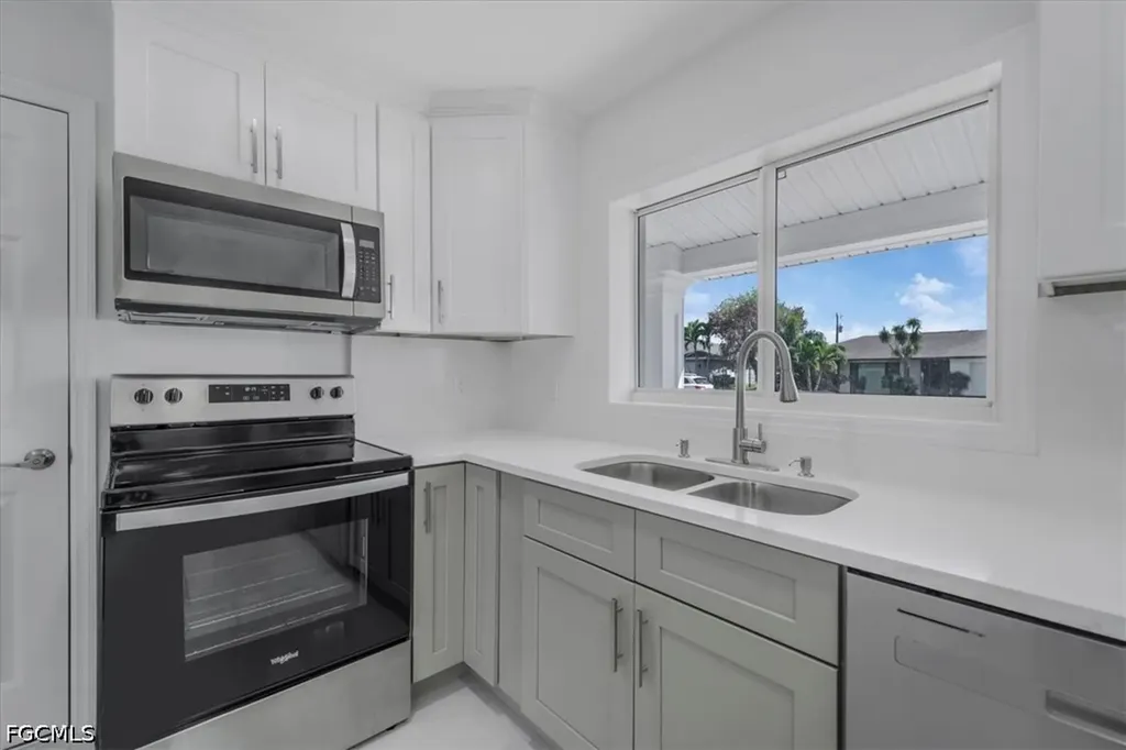 105 SE 45th Terrace Cape Coral FL 33904