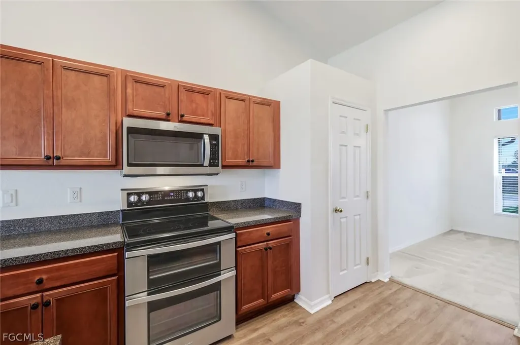 1207 NW 15th Terrace Cape Coral FL 33993
