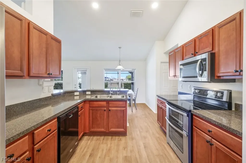 1207 NW 15th Terrace Cape Coral FL 33993