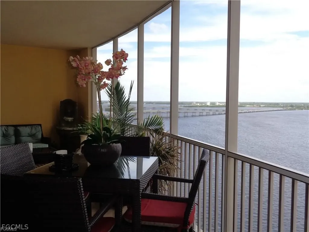 2743 1st Street Fort Myers FL 33916