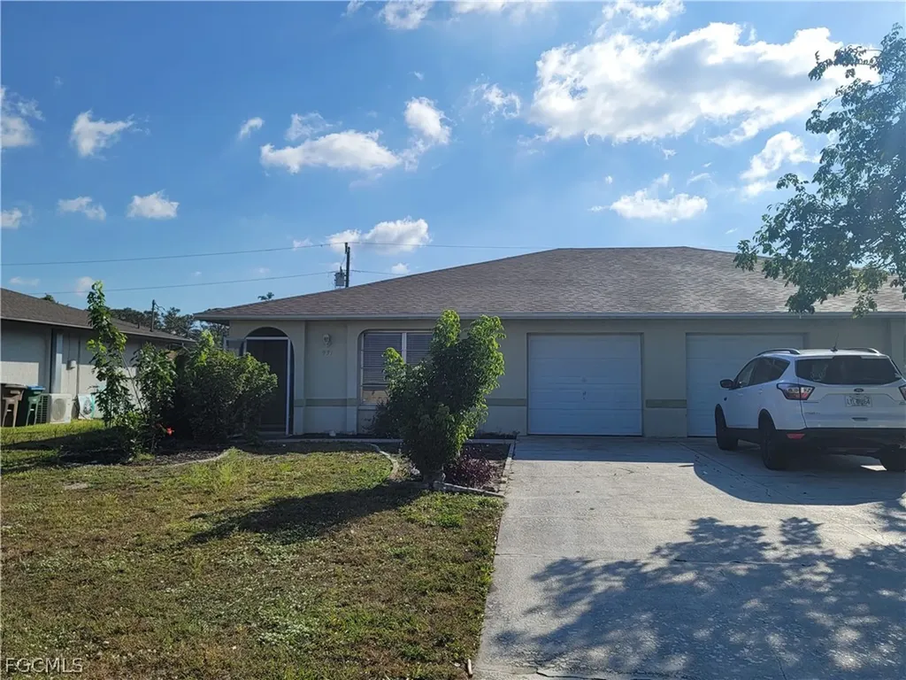 931 SE 23rd Place Cape Coral FL 33990