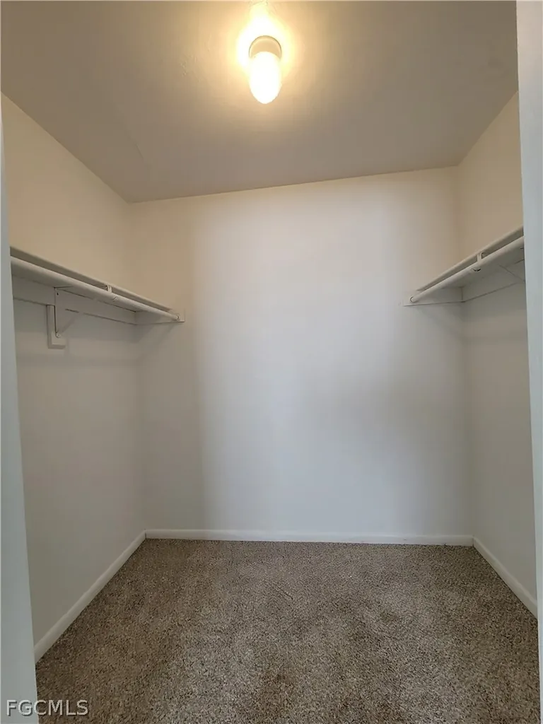 931 SE 23rd Place Cape Coral FL 33990