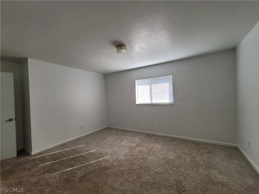 931 SE 23rd Place Cape Coral FL 33990