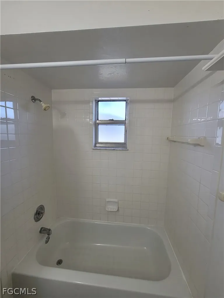 931 SE 23rd Place Cape Coral FL 33990