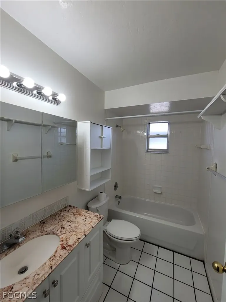 931 SE 23rd Place Cape Coral FL 33990