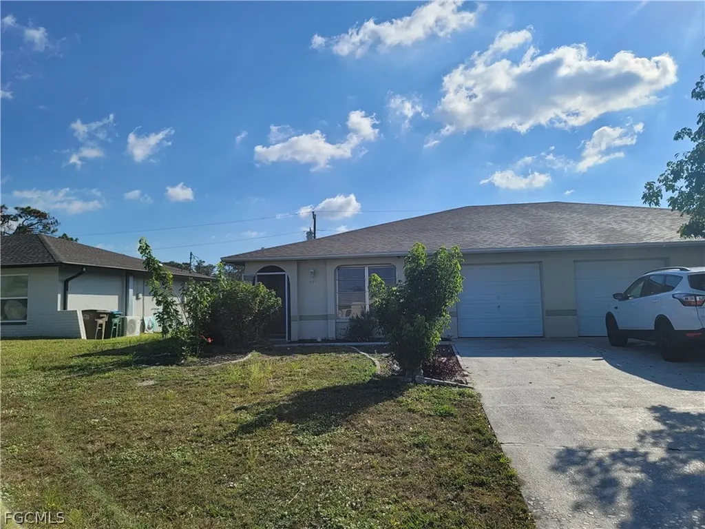 931 SE 23rd Place Cape Coral FL 33990