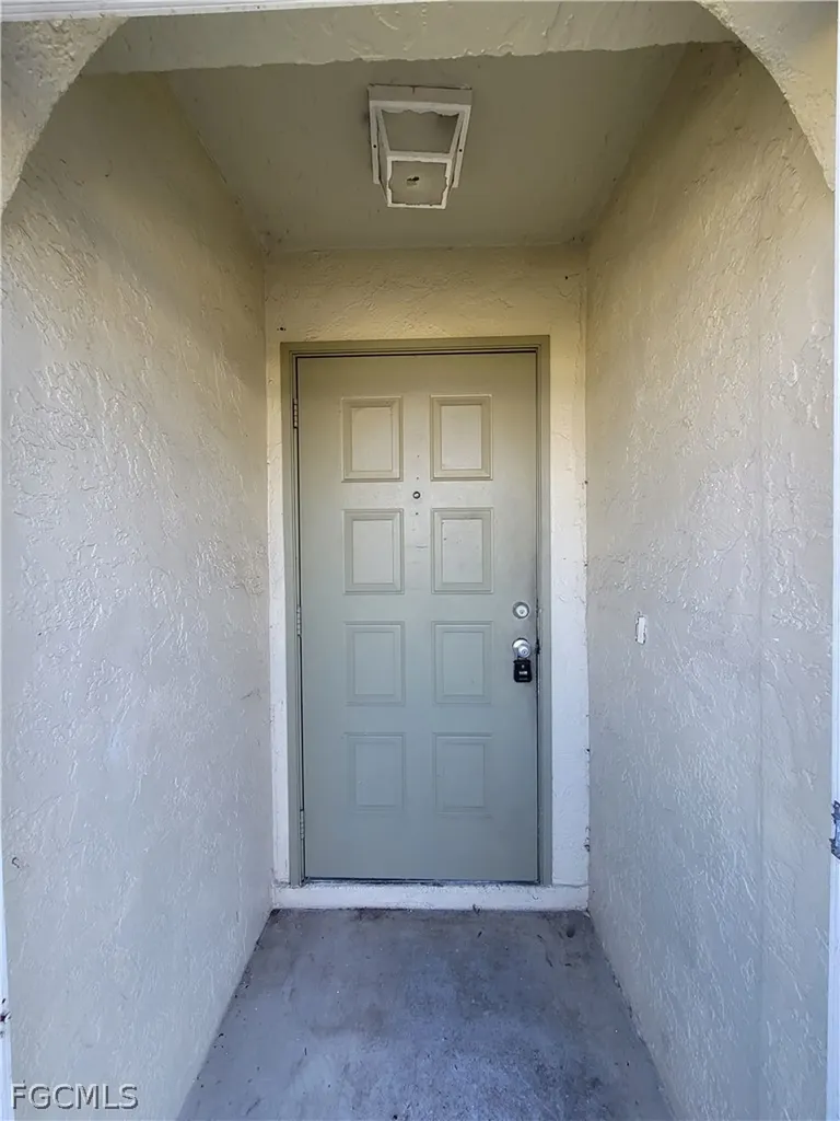 931 SE 23rd Place Cape Coral FL 33990