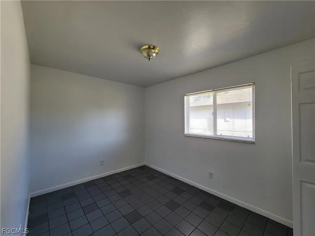 931 SE 23rd Place Cape Coral FL 33990