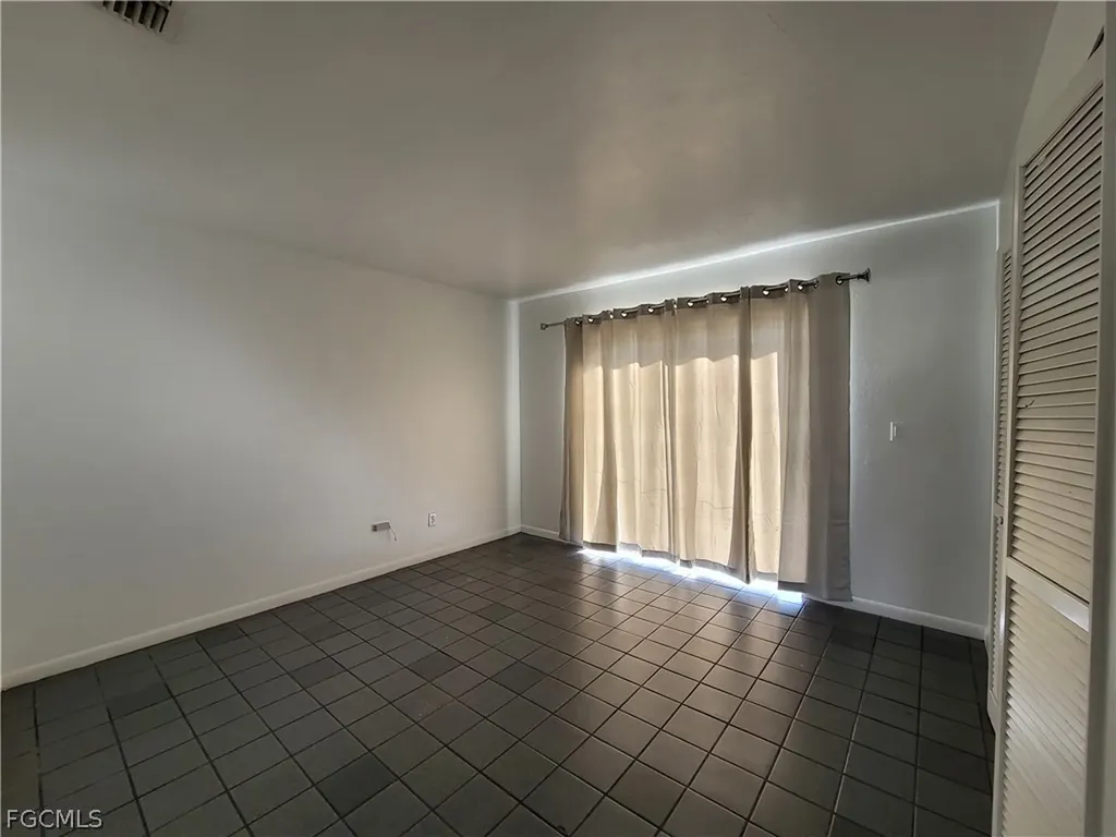 931 SE 23rd Place Cape Coral FL 33990