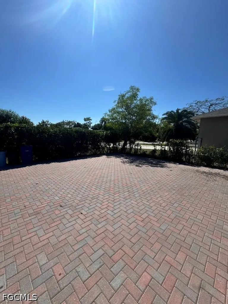 5448 9th Avenue Fort Myers FL 33907