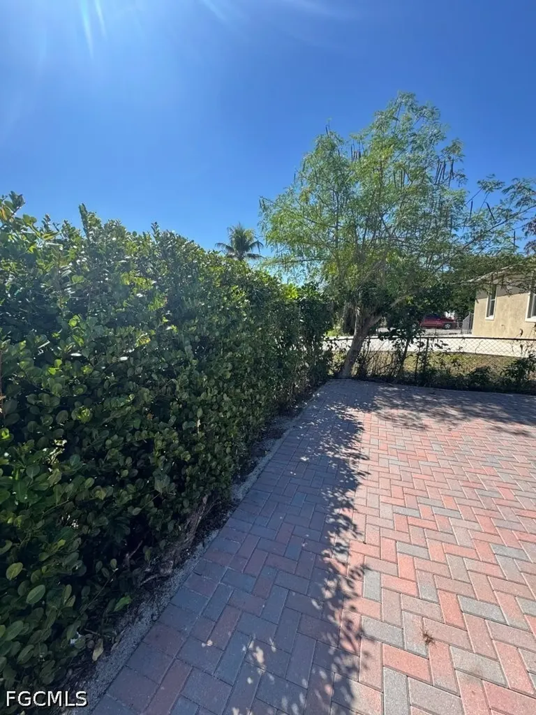 5448 9th Avenue Fort Myers FL 33907