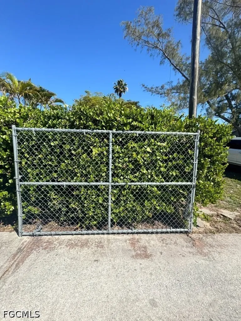 5448 9th Avenue Fort Myers FL 33907
