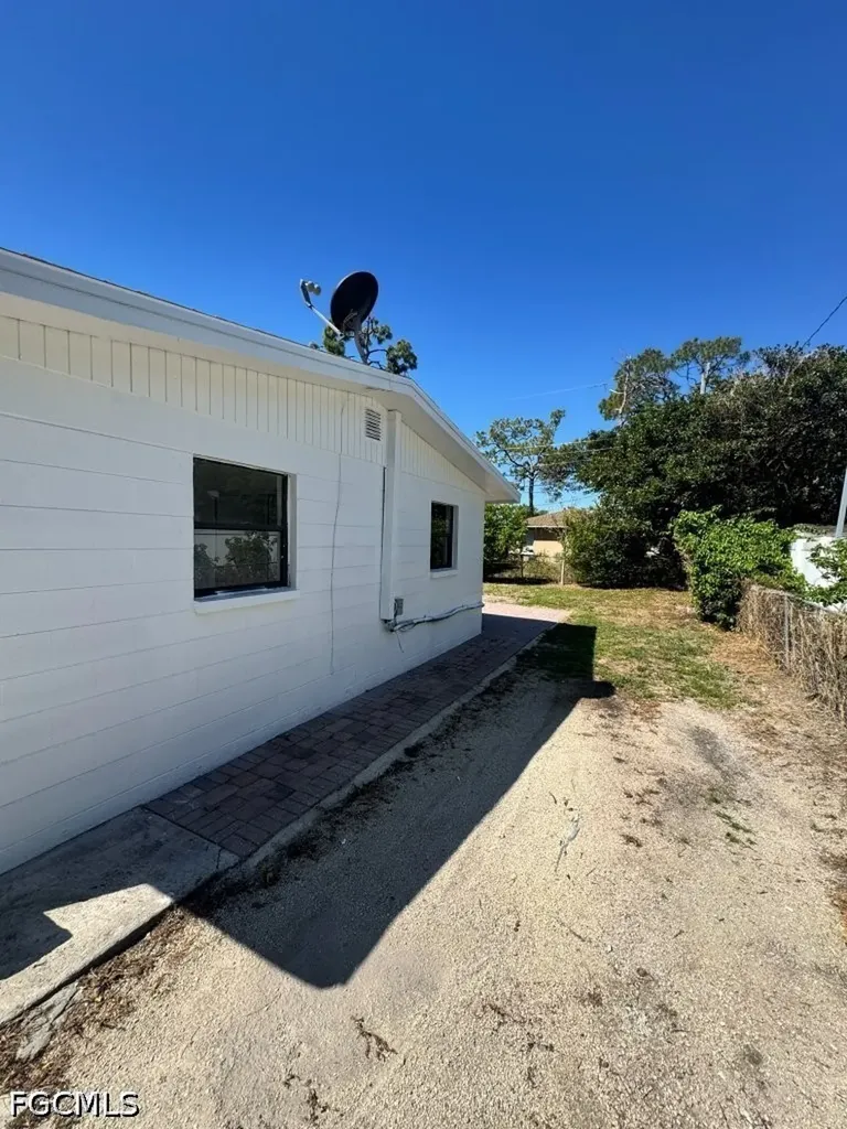 5448 9th Avenue Fort Myers FL 33907