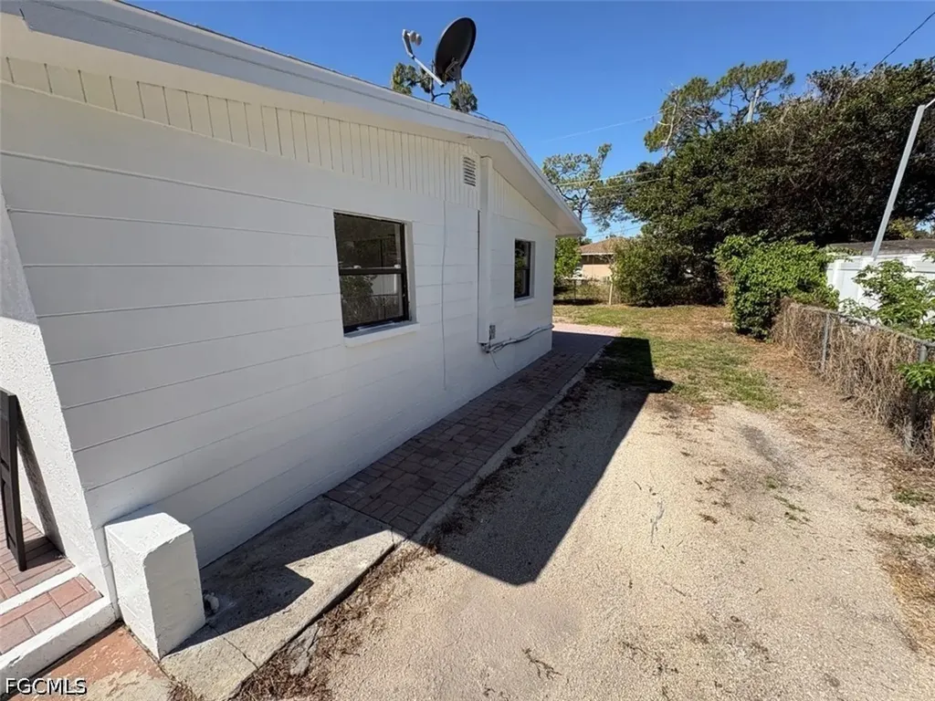 5448 9th Avenue Fort Myers FL 33907