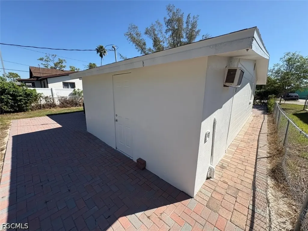 5448 9th Avenue Fort Myers FL 33907