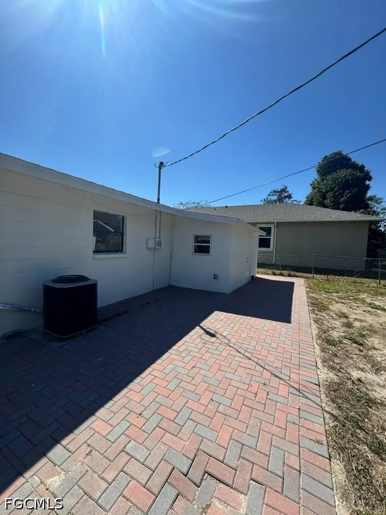 5448 9th Avenue Fort Myers FL 33907