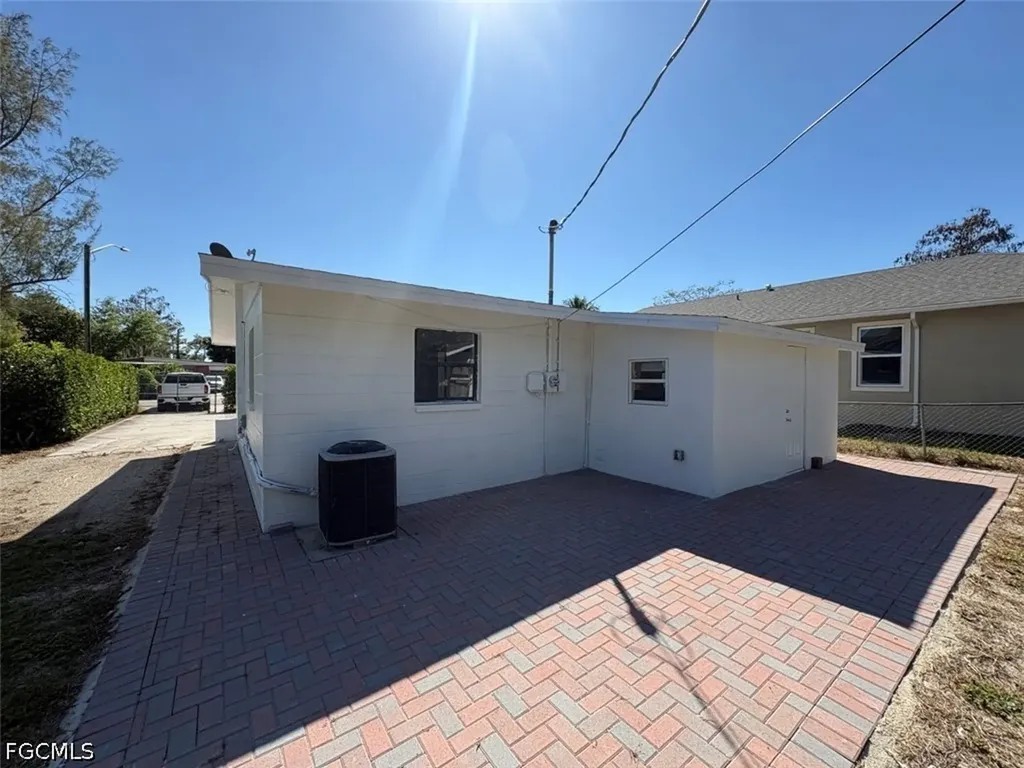 5448 9th Avenue Fort Myers FL 33907