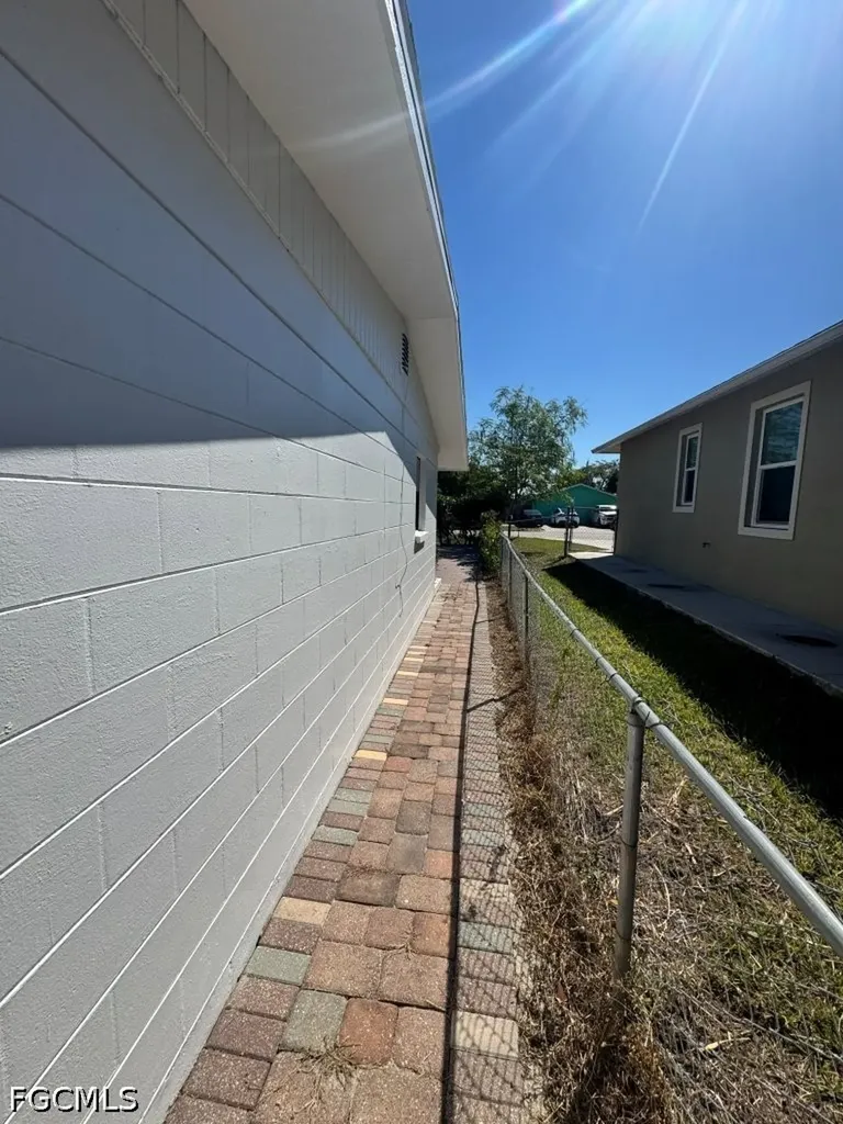 5448 9th Avenue Fort Myers FL 33907