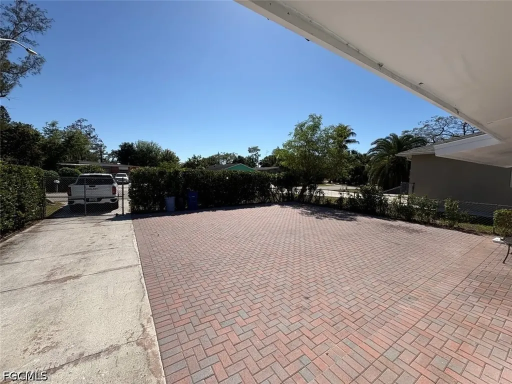 5448 9th Avenue Fort Myers FL 33907