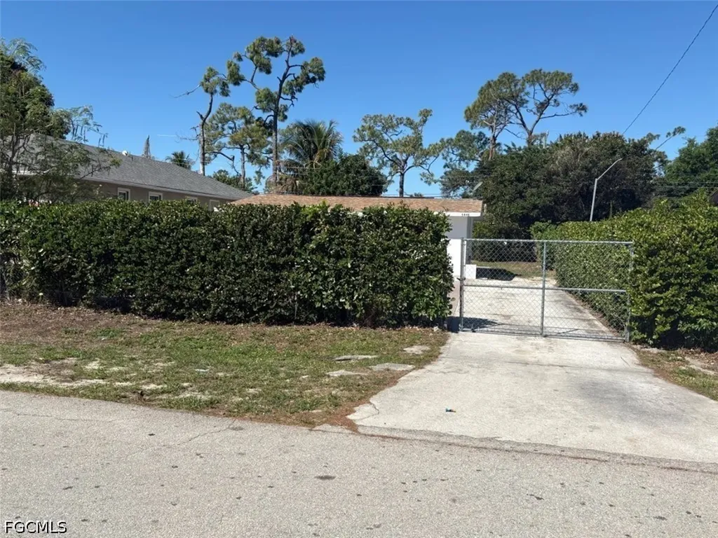 5448 9th Avenue Fort Myers FL 33907