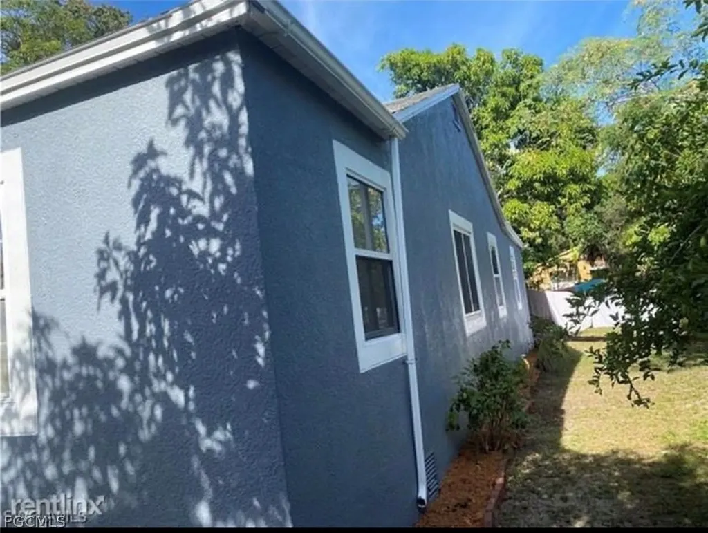 2135 Jeffcott Street Fort Myers FL 33901