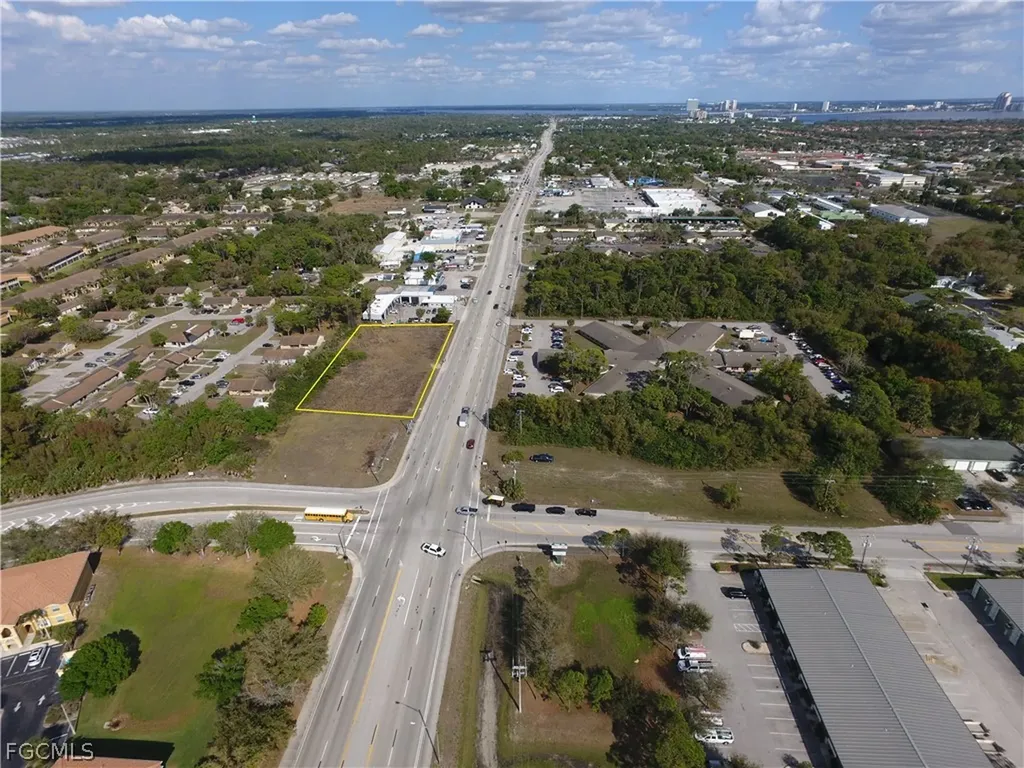 1012 - 1020 Pondella Road North Fort Myers FL 33903