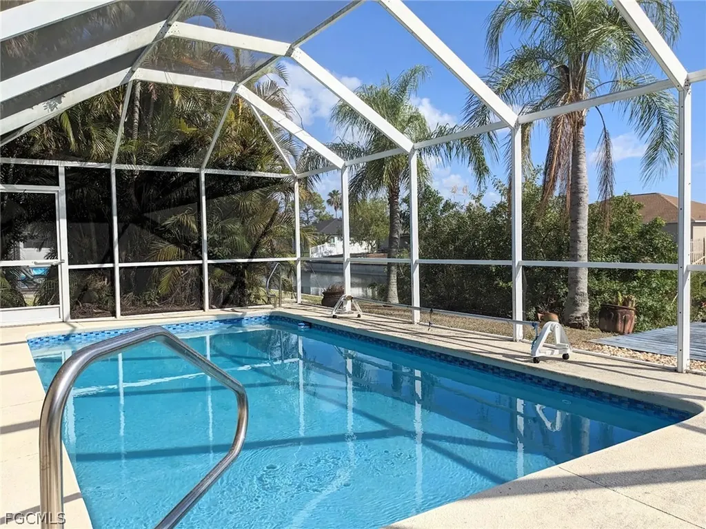 546 SE 4th Street Cape Coral FL 33990