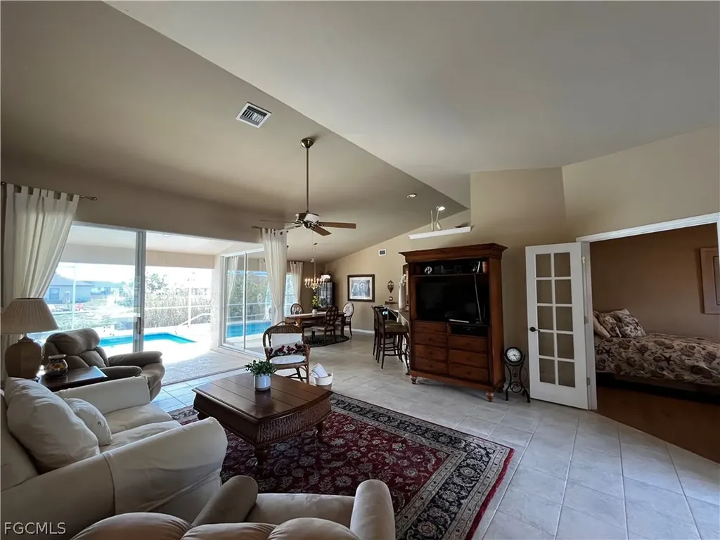 546 SE 4th Street Cape Coral FL 33990
