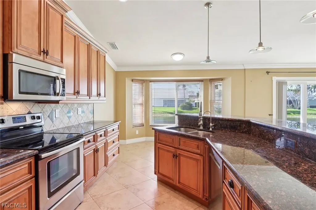 5118 Harrogate Court Naples FL 34112