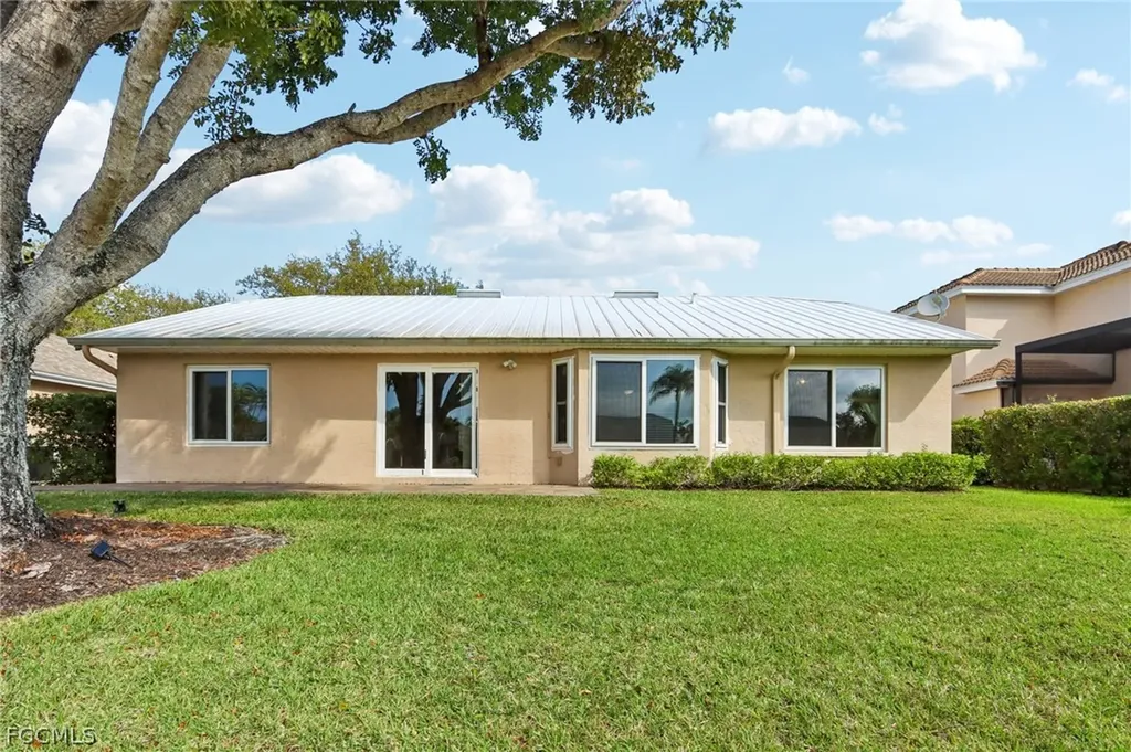 5118 Harrogate Court Naples FL 34112