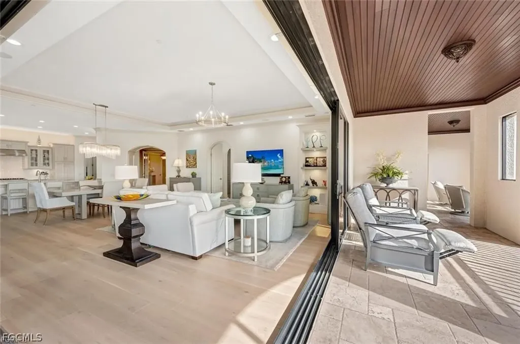 2542 Marquesa Royale Lane Naples FL 34109