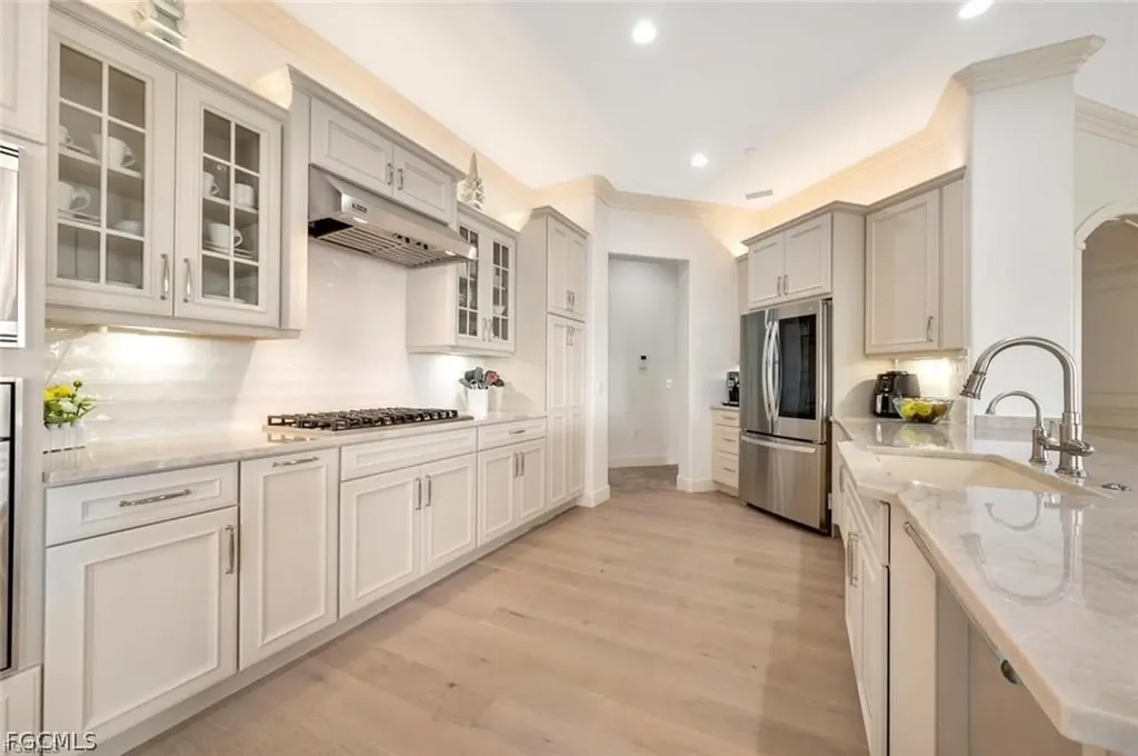 2542 Marquesa Royale Lane Naples FL 34109