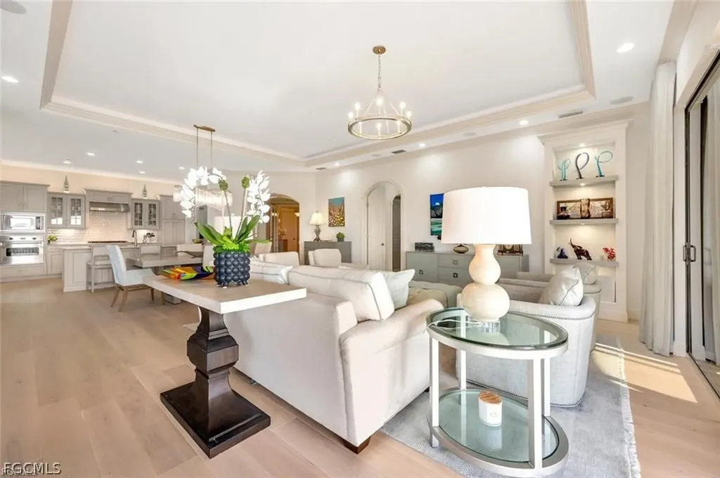 2542 Marquesa Royale Lane Naples FL 34109