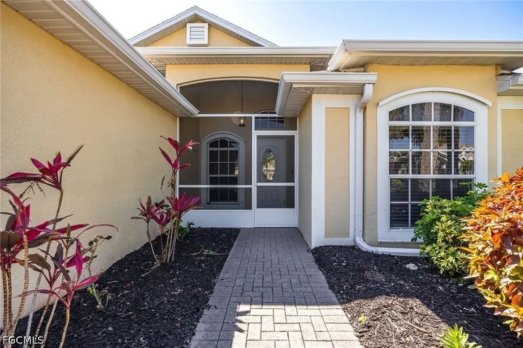 9273 Palm Island Circle North Fort Myers FL 33903