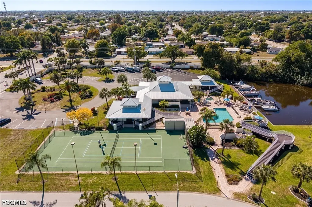 9273 Palm Island Circle North Fort Myers FL 33903