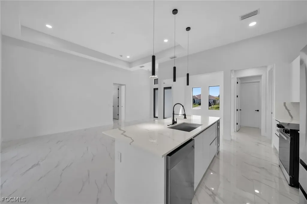 1426 NE 6th Avenue Cape Coral FL 33909