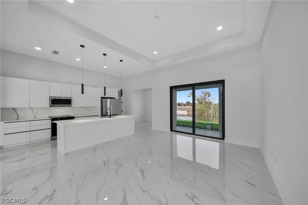 1426 NE 6th Avenue Cape Coral FL 33909