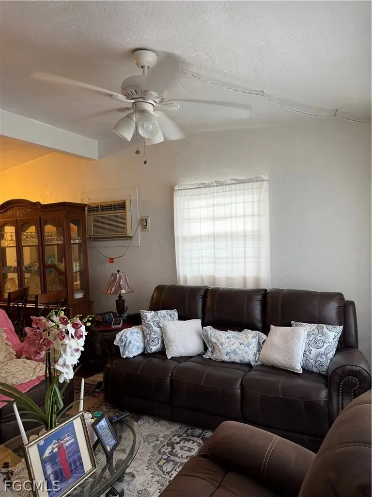 32 Roanoke Drive Fort Myers FL 33905