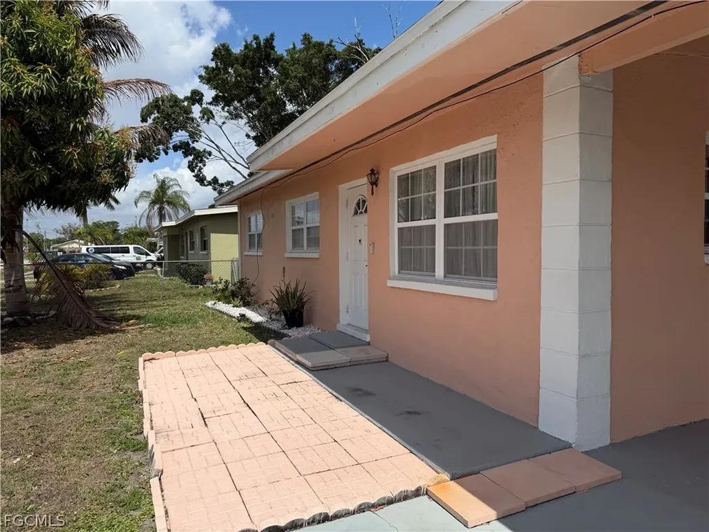 32 Roanoke Drive Fort Myers FL 33905