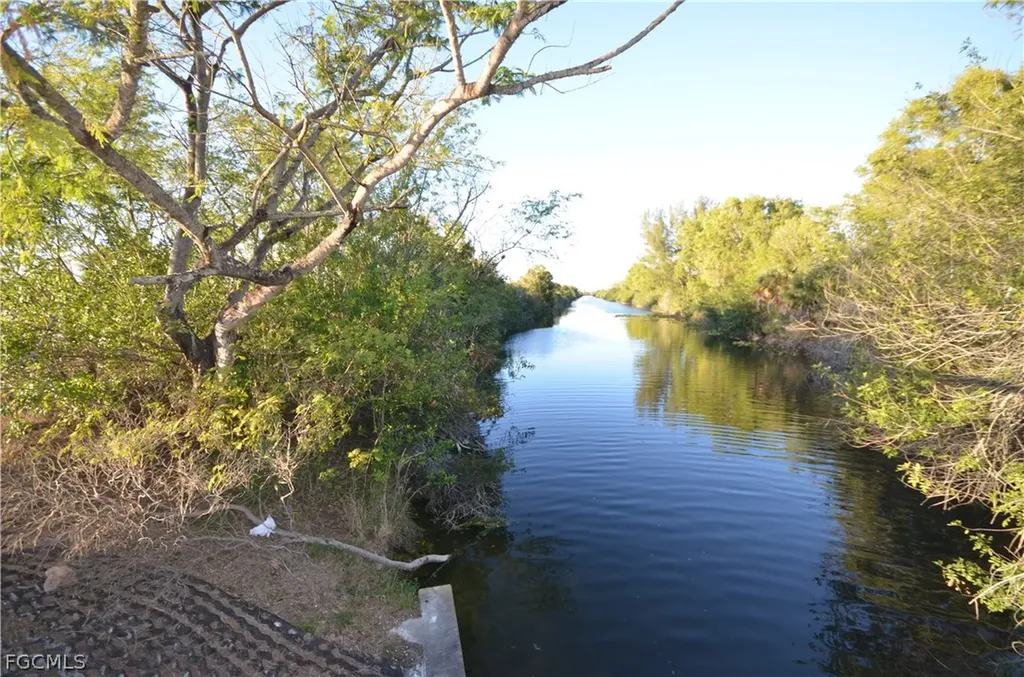1001 NE 5th Place Cape Coral FL 33909