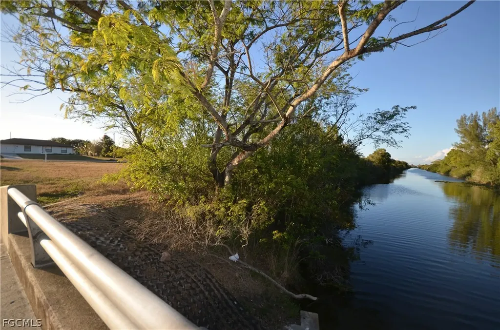 1001 NE 5th Place Cape Coral FL 33909