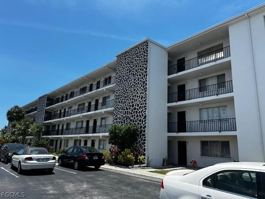 4906 Victoria Drive Cape Coral FL 33904