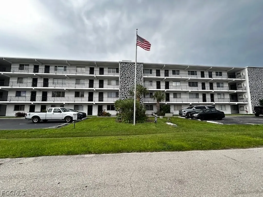 4906 Victoria Drive Cape Coral FL 33904