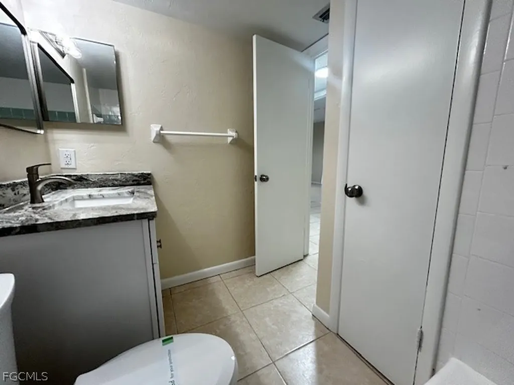 4906 Victoria Drive Cape Coral FL 33904
