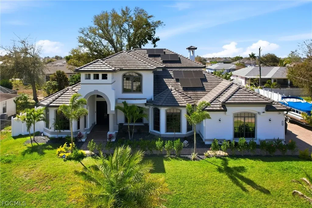 2104 NE 9th Place Cape Coral FL 33909